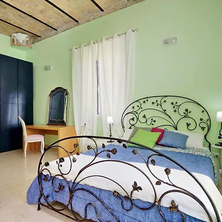 Vintage 4 Bedrooms 20' Colosseum 公寓