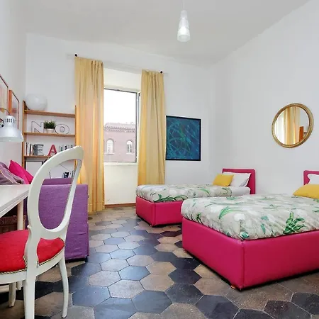 Vintage 4 Bedrooms 20' Colosseum 公寓 *