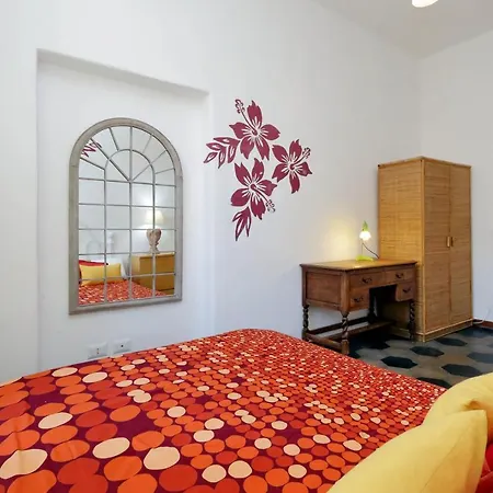 Vintage 4 Bedrooms 20' Colosseum *