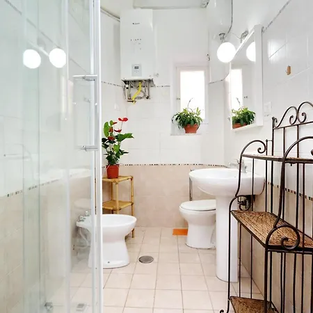 Vintage 4 Bedrooms 20' Colosseum 公寓