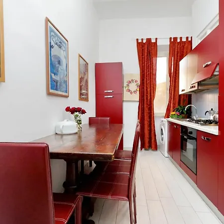 Vintage 4 Bedrooms 20' Colosseum *